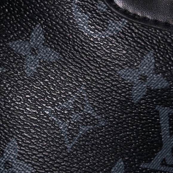 Louis Vuitton men’s sling bag - Picture 2 of 3